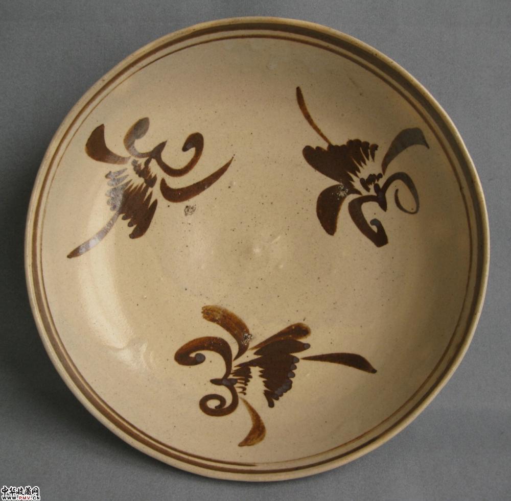元磁州窑白地褐花大深盘