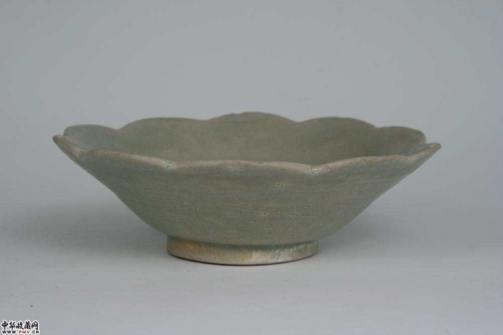 北宋越窑系青釉花口洗