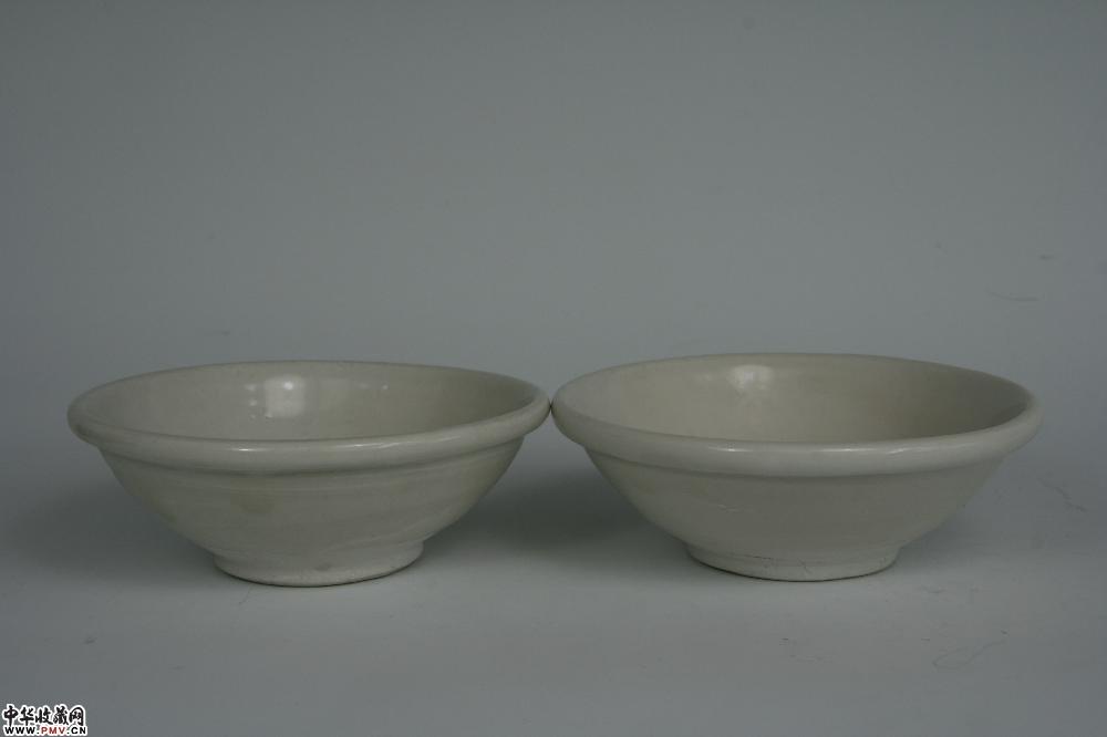 唐青山窑白釉唇口碗（一对）