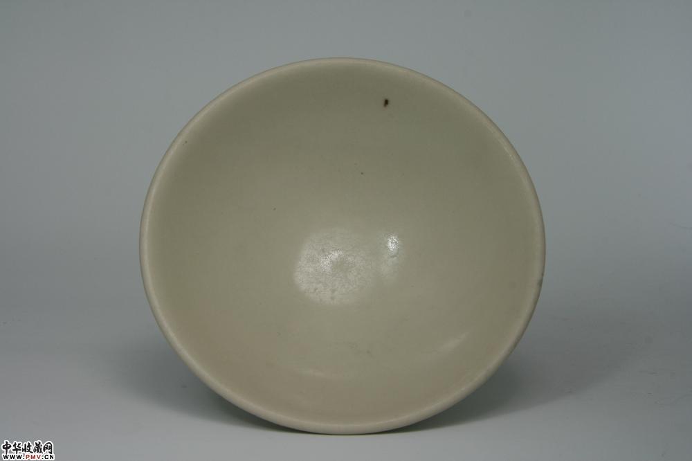 唐邢窑白釉唇口玉环底碗