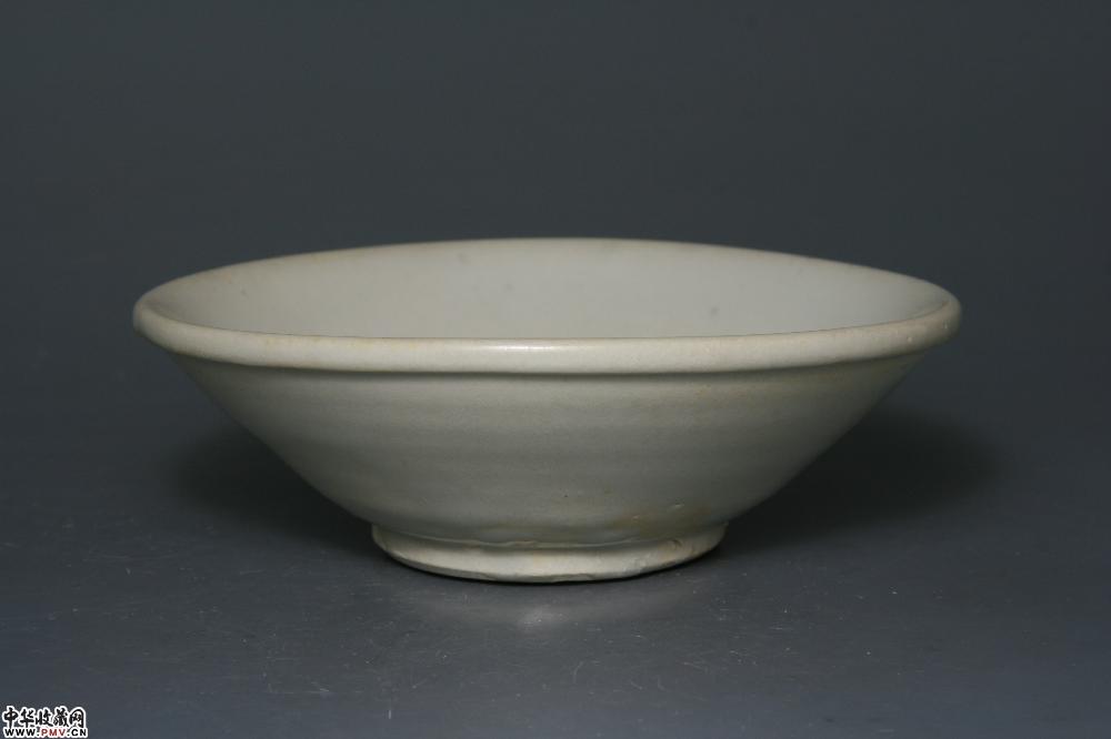 唐定窑白釉唇口碗