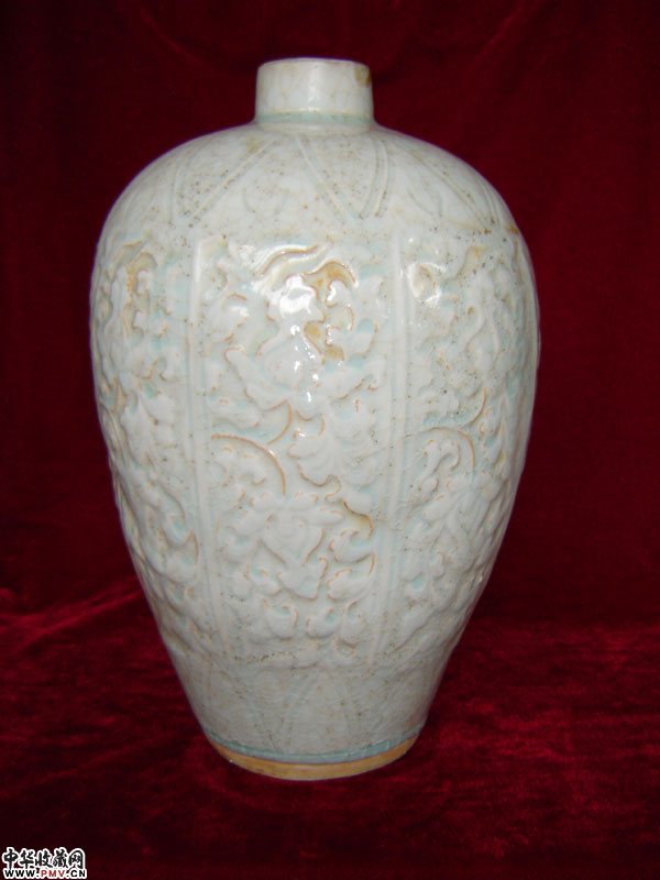 中国南宋越州窯影青貼塑人物紋魂瓶 中国南宋越州窯影青貼塑人物紋魂瓶 中国南宋越州窯影青貼塑人物紋魂瓶