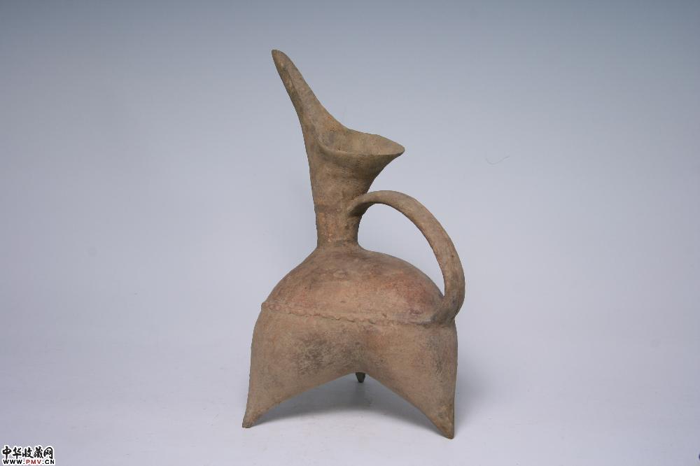 大汶口文化夹砂灰陶袋足鬶