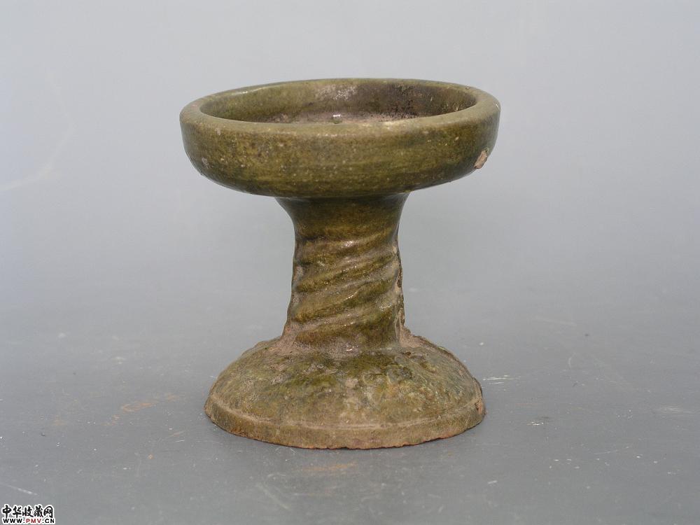 汉绿釉刻瑞兽纹灯