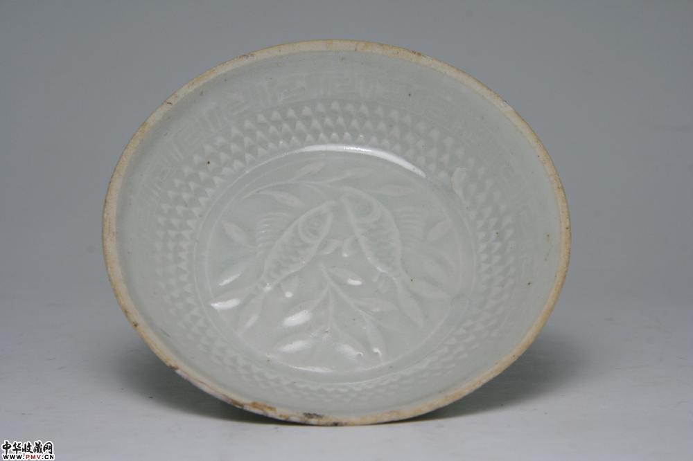 南宋湖田窑青白釉印双鱼纹芒口洗