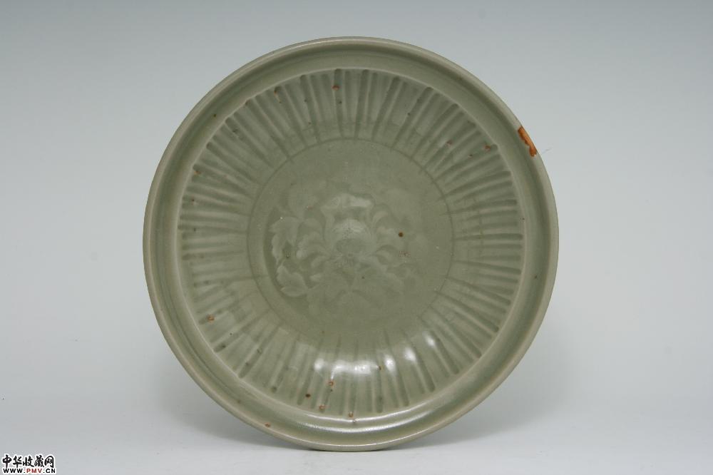 元龙泉窑青釉印花拉线折沿盘