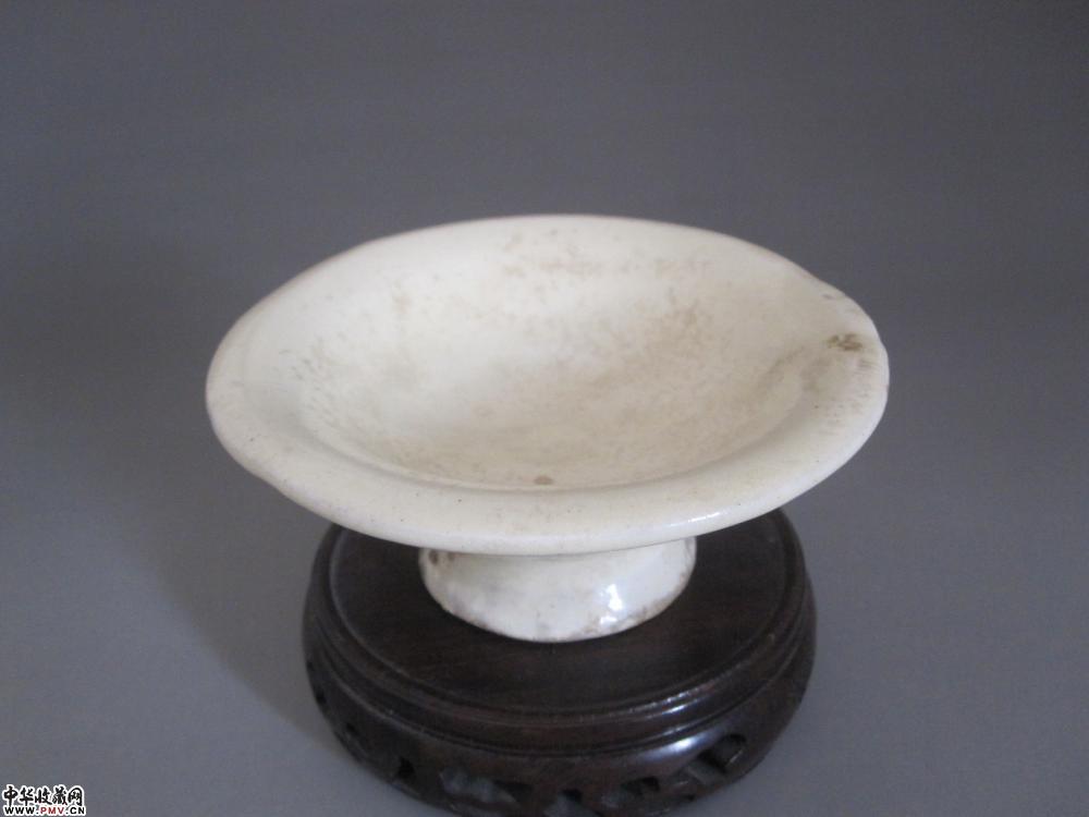 a宋代白釉茶盏