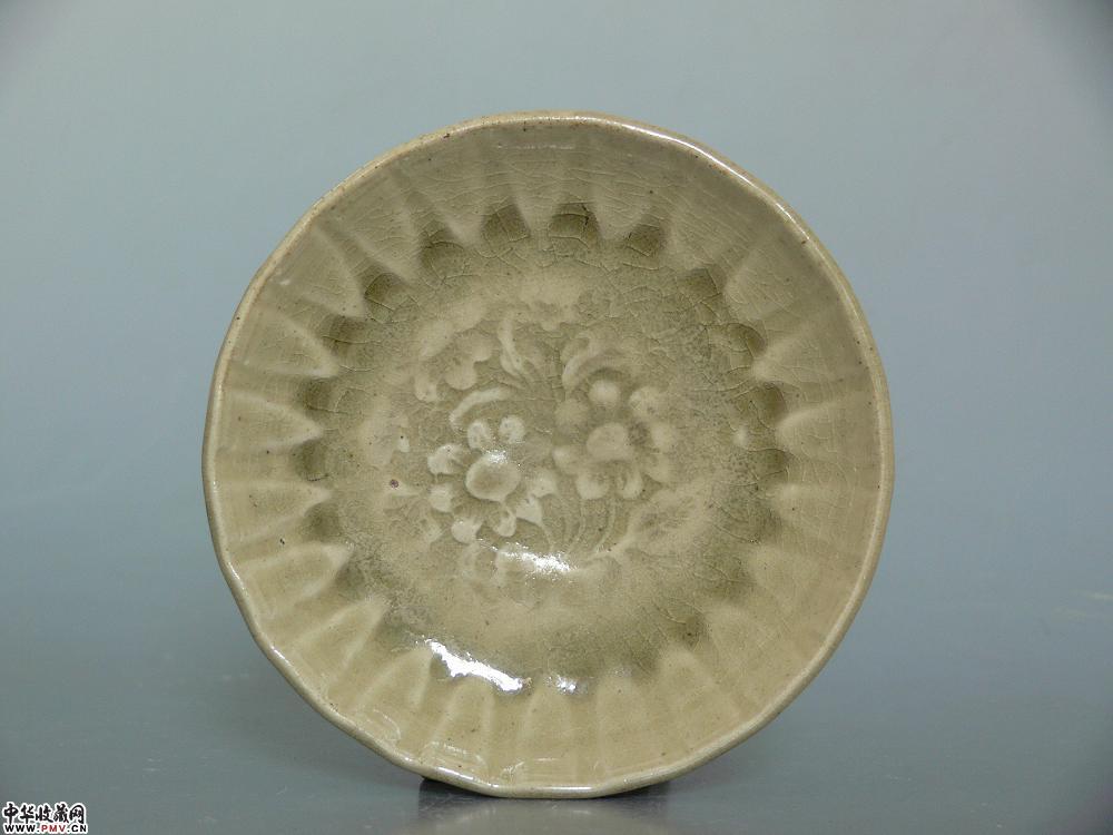 元耀州窑青釉印花花口碟