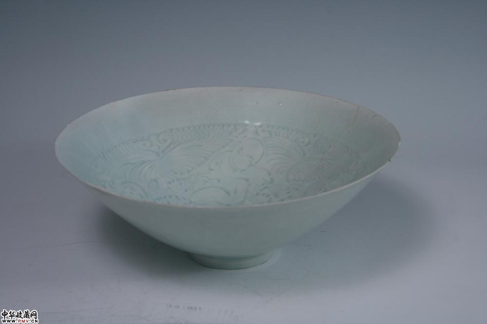 北宋湖田窑青白釉刻娃娃纹碗