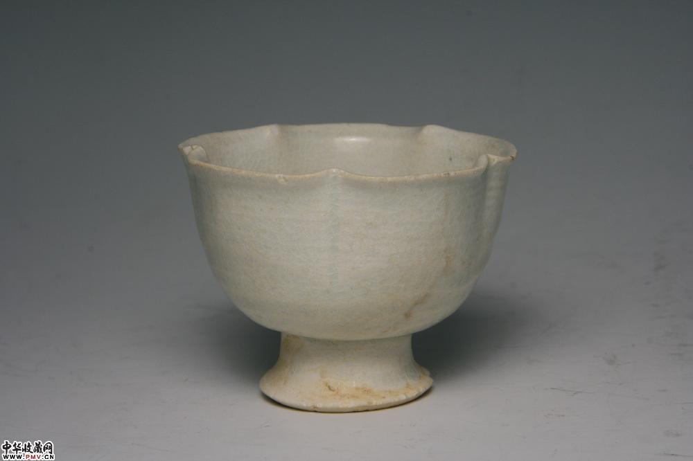 北宋闵地青白釉花口杯