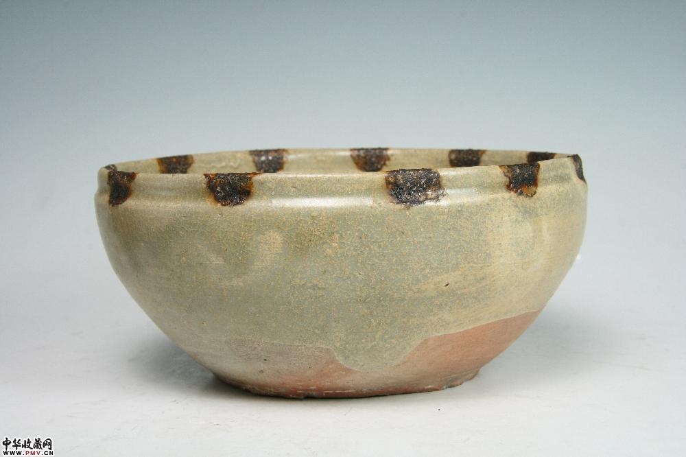 晋越窑青釉点褐彩砵