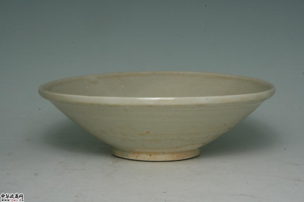 五代赣州窑白釉唇口碗