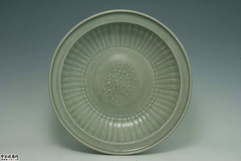元龙泉窑青釉印花拉线折沿盘