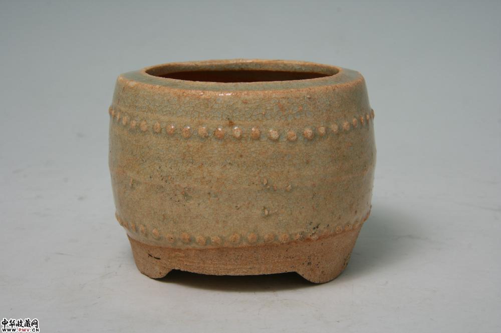 南宋南丰窑青白釉鼓钉炉