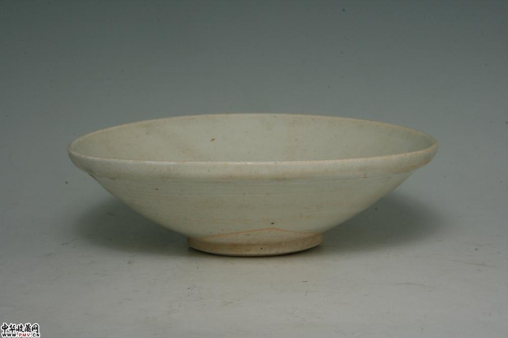五代白釉唇口碗