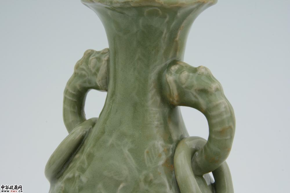 元龙泉窑青釉印花福寿纹双环象耳花口瓶藏家展厅收藏资讯|艺术家