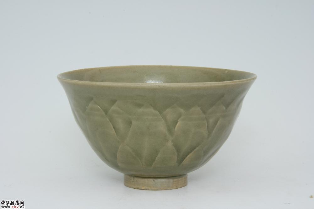 北宋耀州窑青釉刻莲瓣纹碗