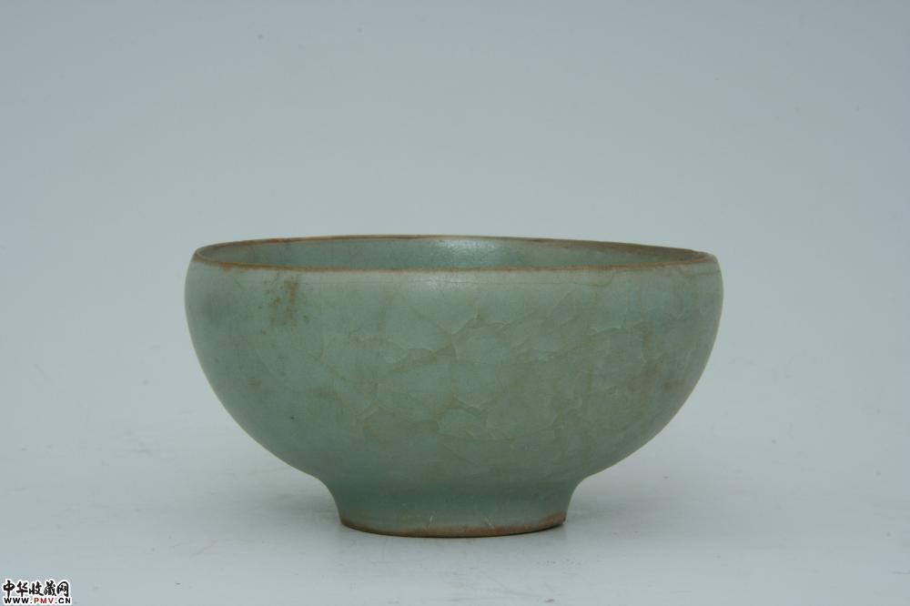 南宋龙泉窑青釉缩口小碗