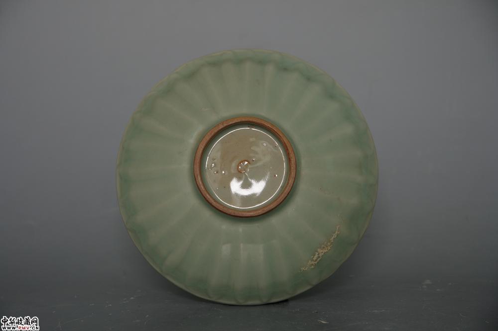 南宋龙泉窑青釉菊瓣碟