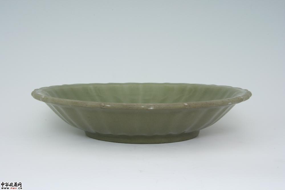 元龙泉窑青釉拉线菱口大盘