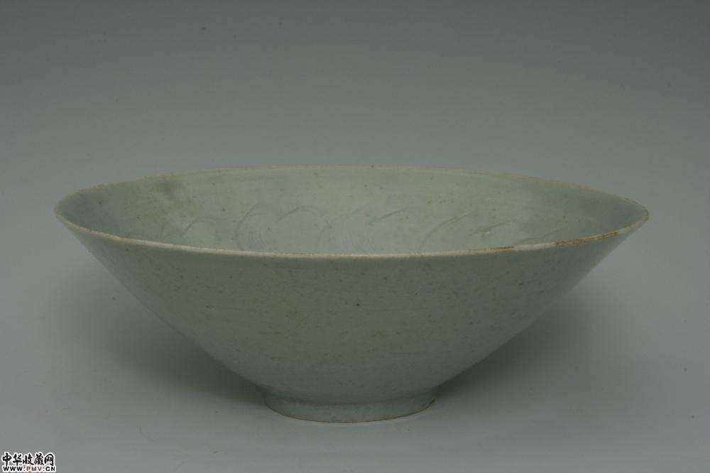 南宋南丰窑青白釉刻云纹碗