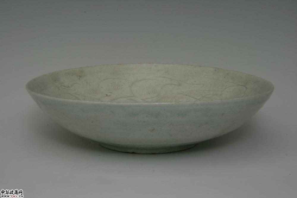 北宋早期湖田窑青白釉刻花碟