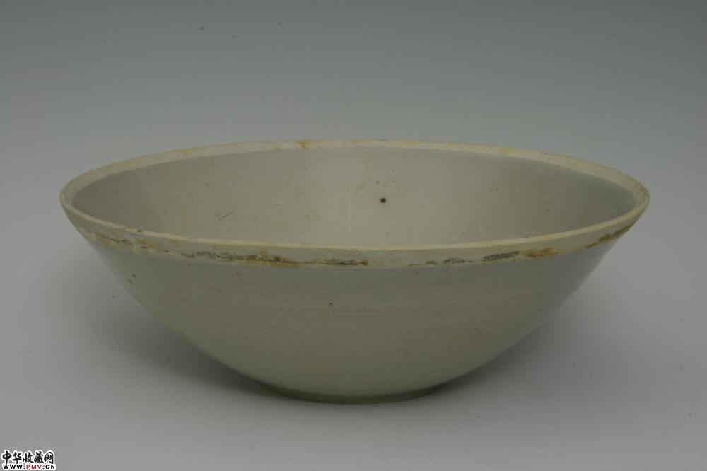 南宋南丰窑青白釉印双鱼纹芒口碗