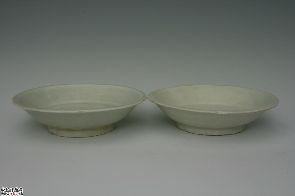 五代宣州窑白釉葵口碟（一对）