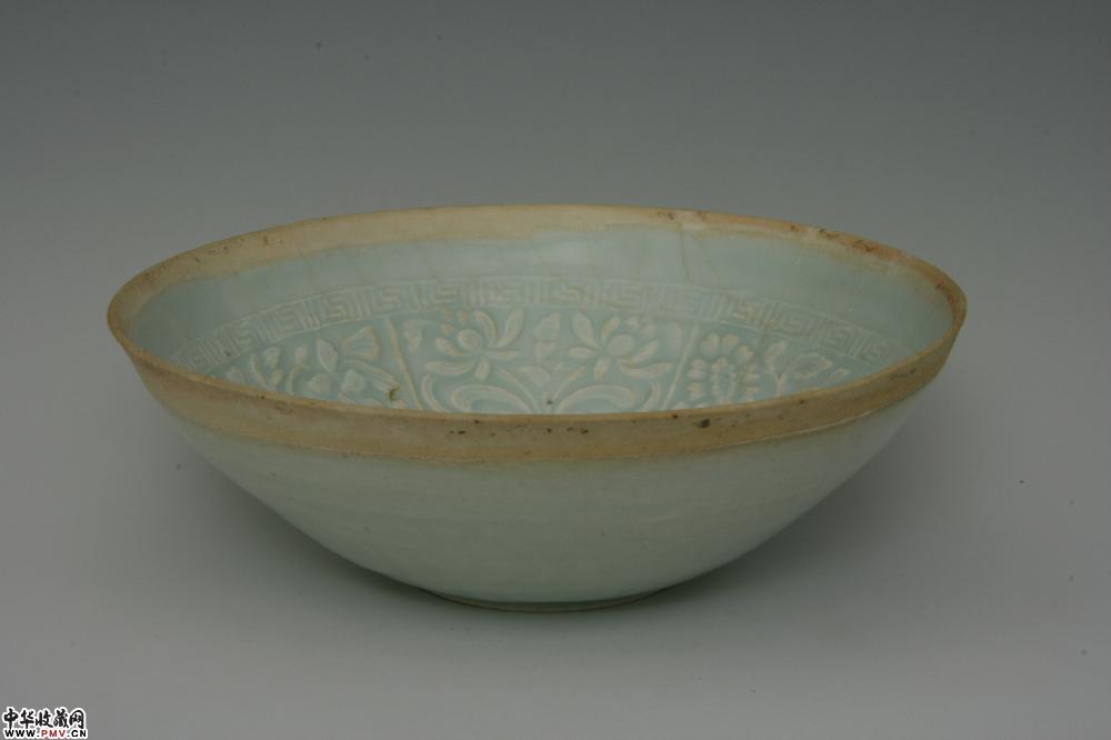 南宋湖田窑青白釉开光印双凤纹芒口碗