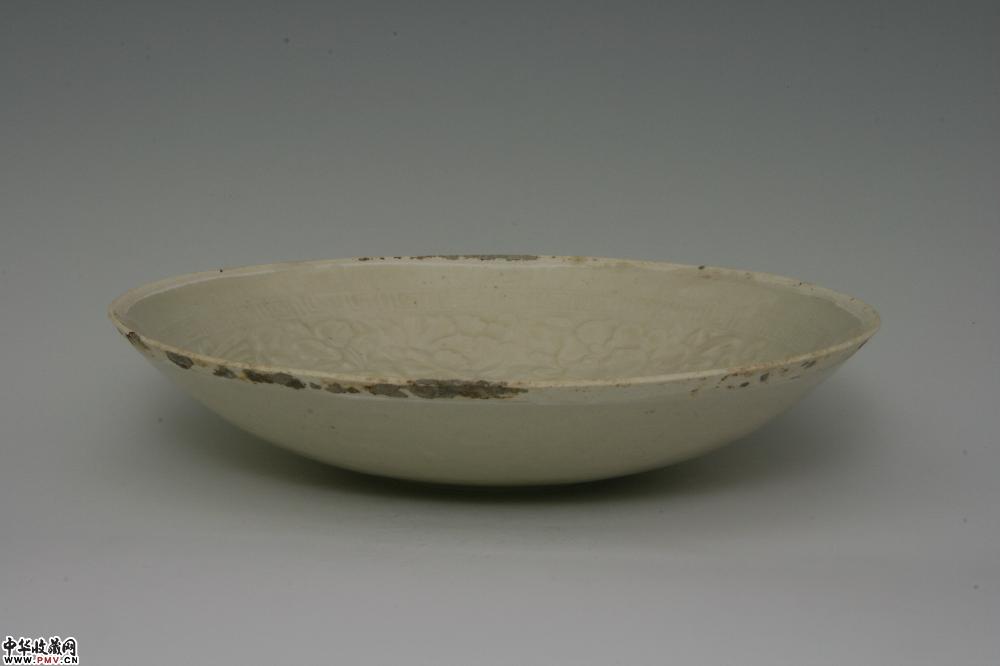 南宋景德镇窑仿定印双凤纹芒口碗