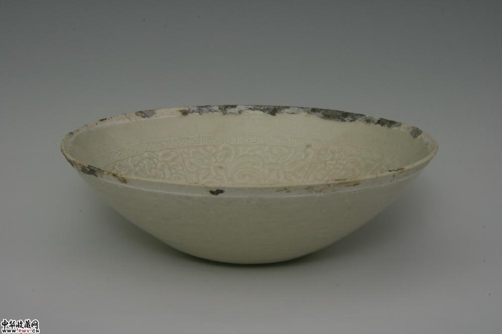 南宋景德镇窑仿定开光印花卉纹芒口碗