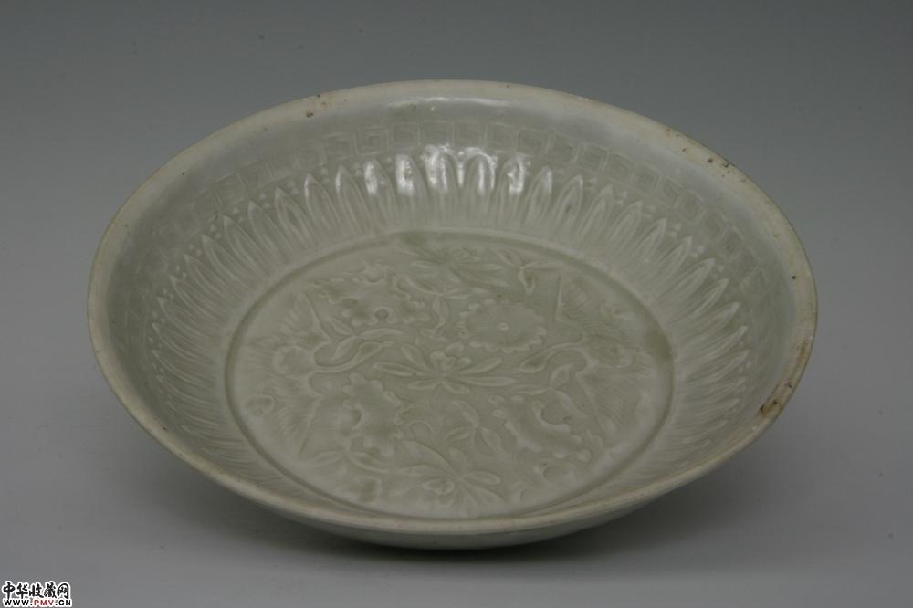 南宋景德镇窑仿定青白釉印花芦雁纹芒口碟