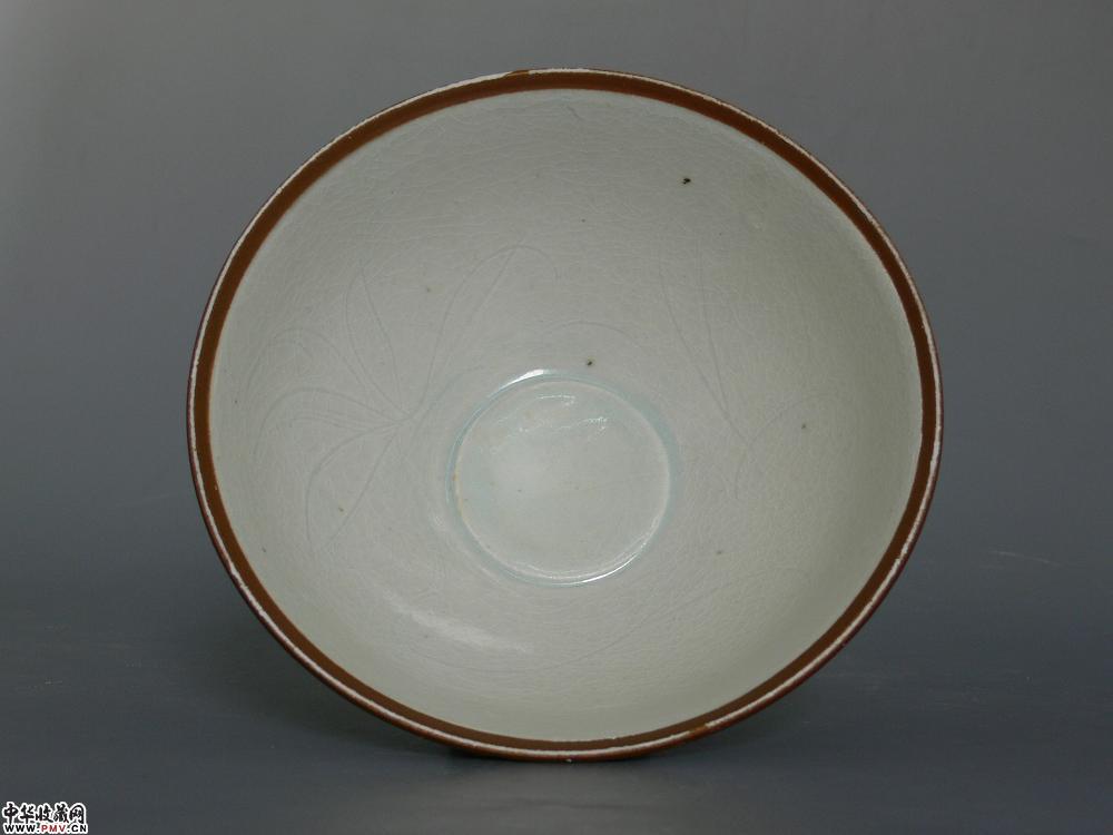 南宋南丰窑影青釉刻花菊瓣芒口碗