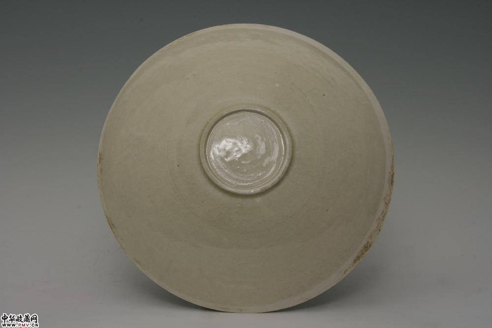 南宋景德镇窑仿定青白釉印花芒口浅碗