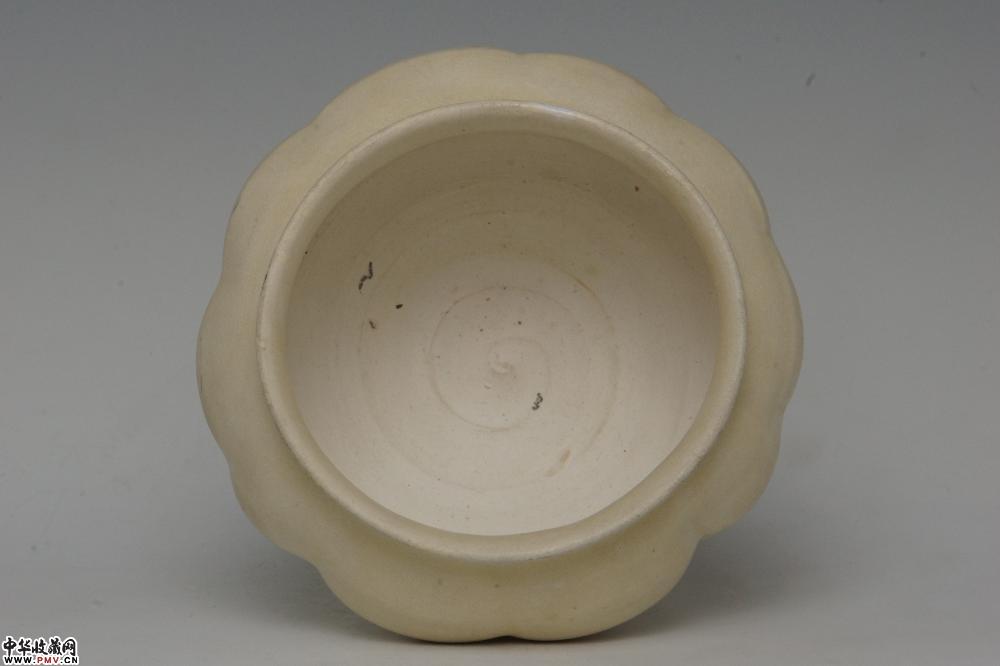 北宋磁州窑白釉瓜楞罐