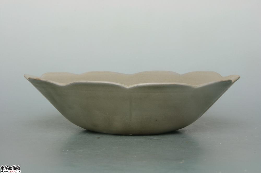 北宋越窑青釉花口洗