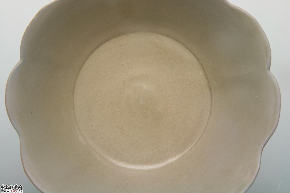 北宋越窑青釉花口洗