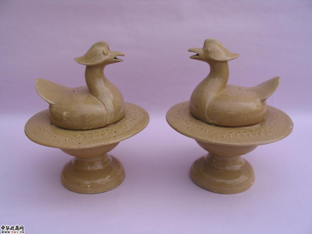 五代/北宋越窑野禽戏水香熏（一对）