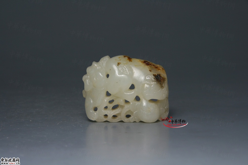 清 青白玉雕瑞兽挂件