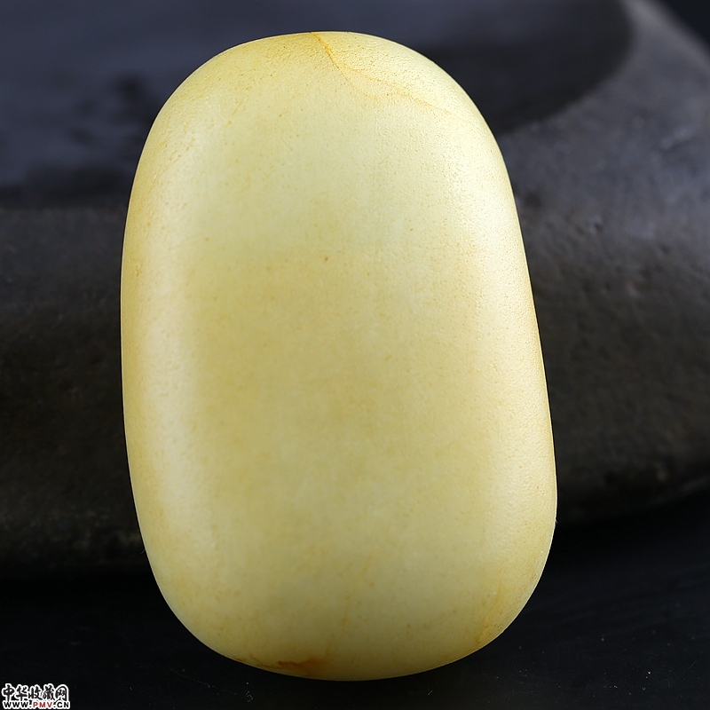 和田玉籽料原石洒金皮白玉原料293克