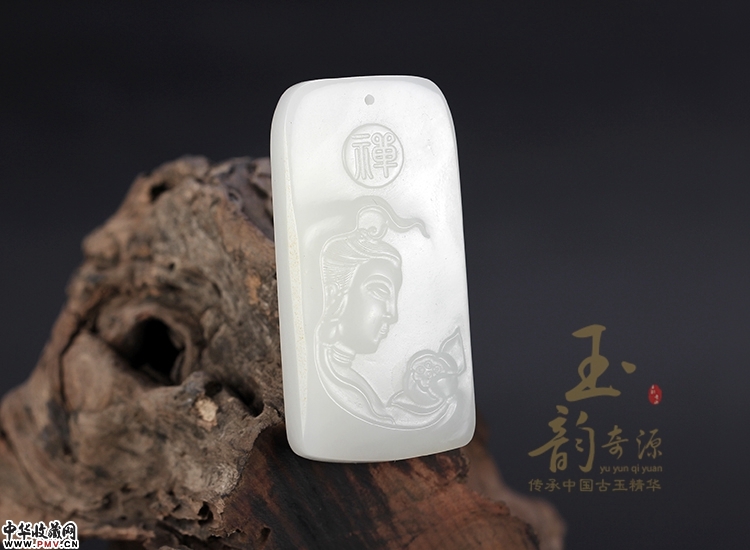 和田玉羊脂玉籽料观音挂件