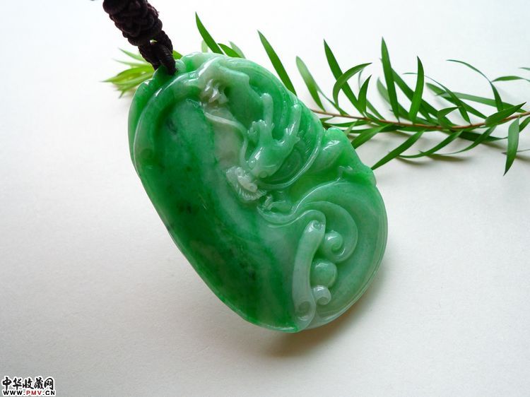 老种辣色翠绿精工龙吊坠