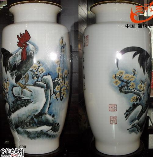 《白梅雄鸣》梅瓶,作者：邓文科，国家级釉下五彩大师