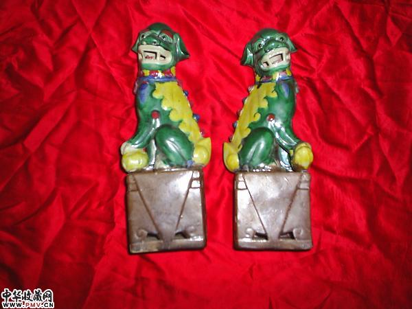 解放初期．双狮三彩摆器