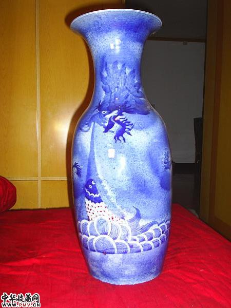 光绪洒蓝釉里红鲤鱼跳龙门瓶
