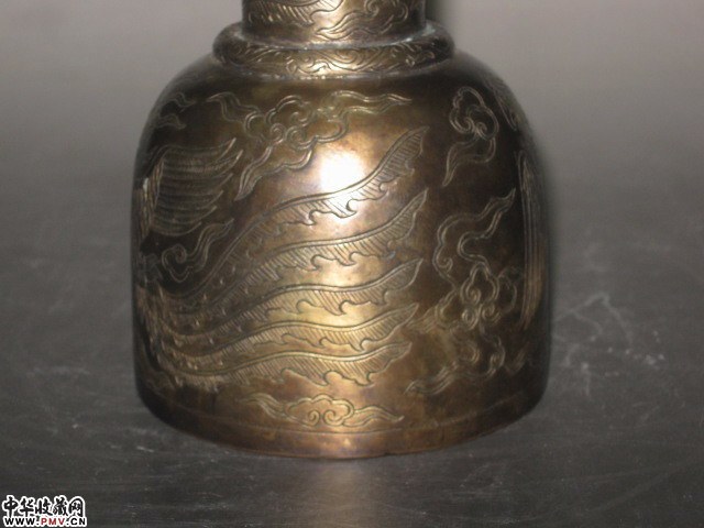 铜溜银斩刻风纹酒器