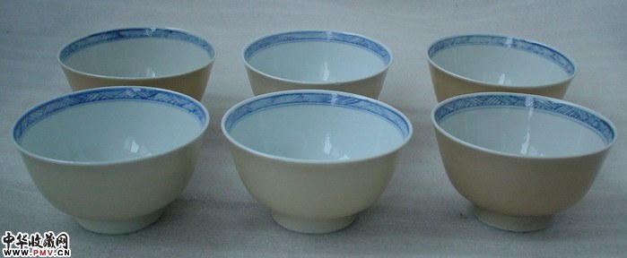 米黄釉薄胎小碗
