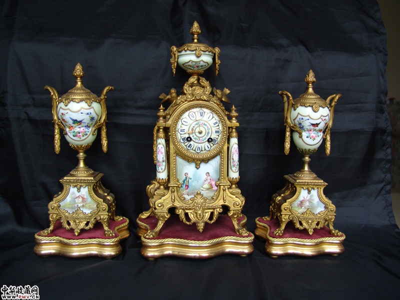 法国造1880年三件套镏金座钟