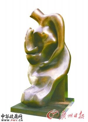 亨利・摩尔的《母与子坐像》