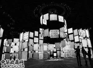 3月25日，人们在美国纽约举行的百纳被展览上参观。